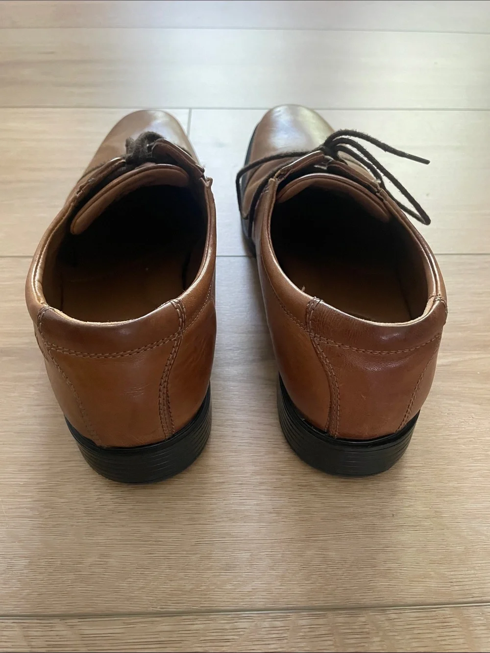 Clarks Men’s 9.5 Tan Leather Cap-Toe Derby Oxfords Dress Work Casual Suit #0023